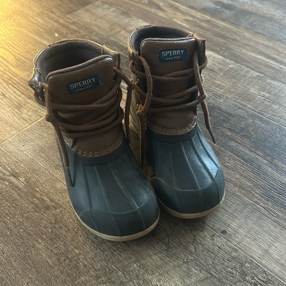 Kids sperry boots
